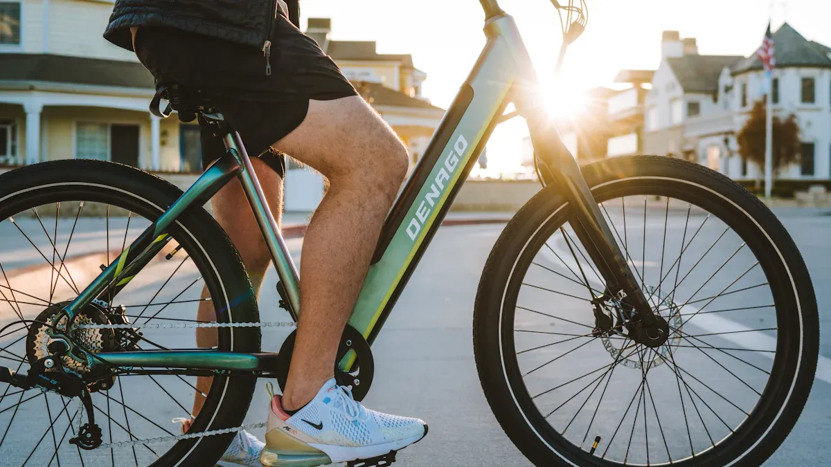 5 Essential Features of Aluminum Frame Women'
style=