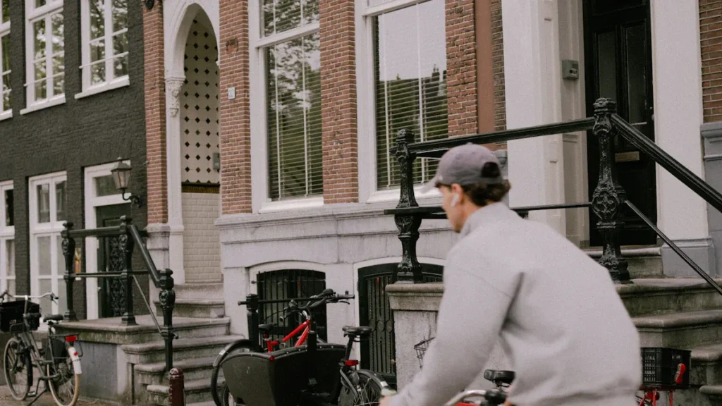 Why a Low Frame Bike Is the Smart Choice for City Commuters