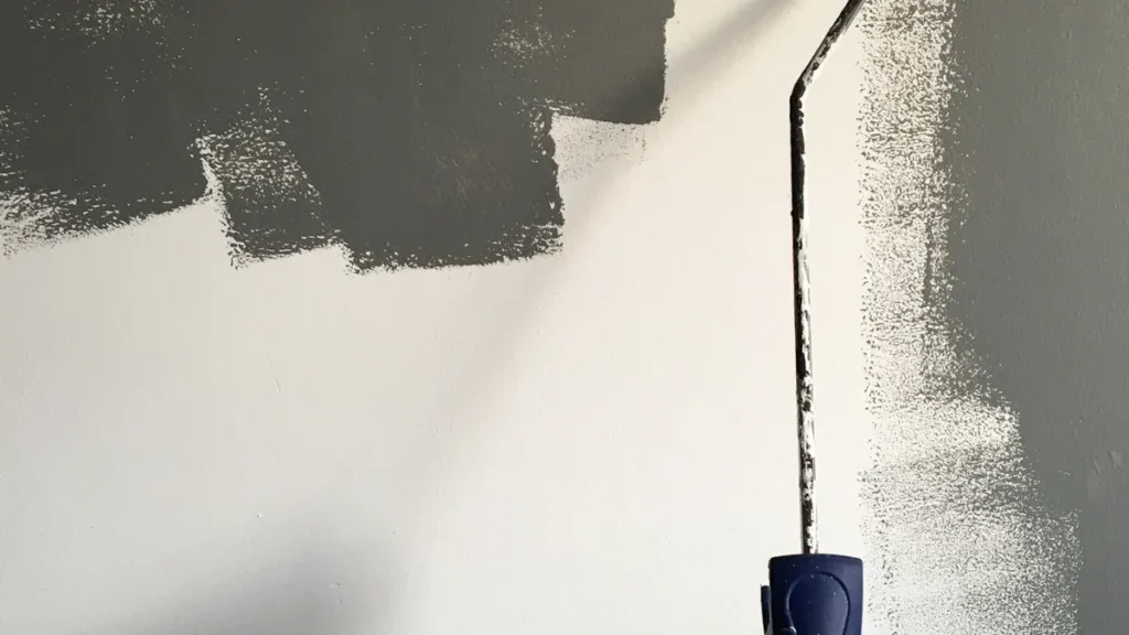 Bare Aluminum Frames versus Painted Frames in 2025